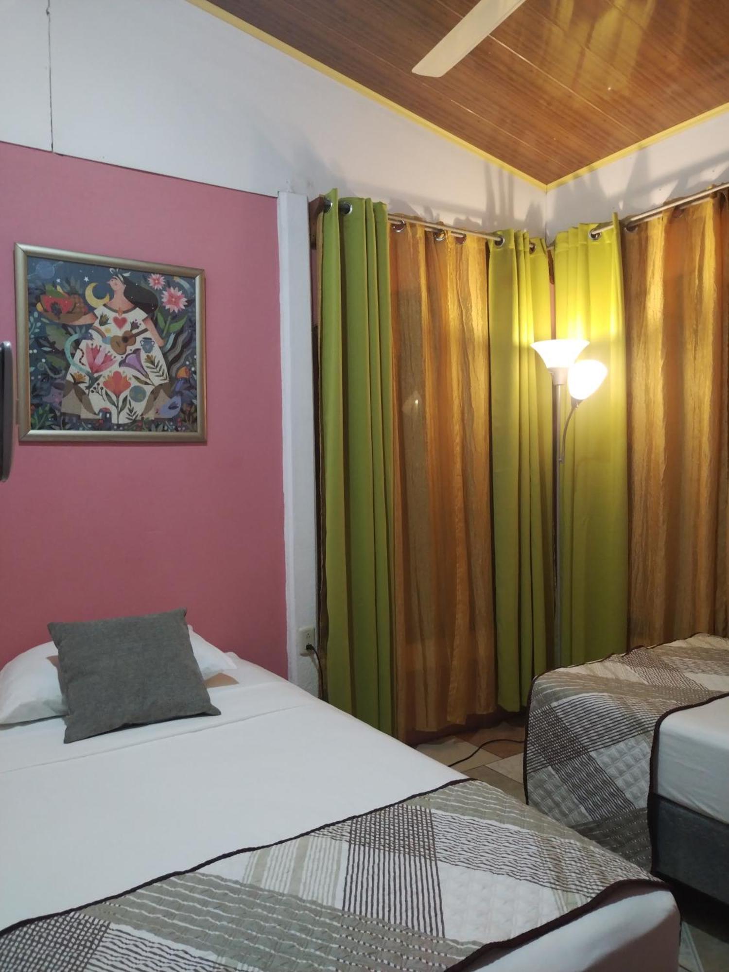 Villa Gabriela, Casa Tucan Либерия Номер фото